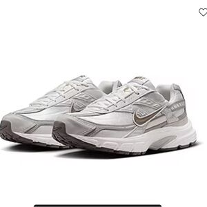 Nike Women’s Initiator shoes size 10 NWT
